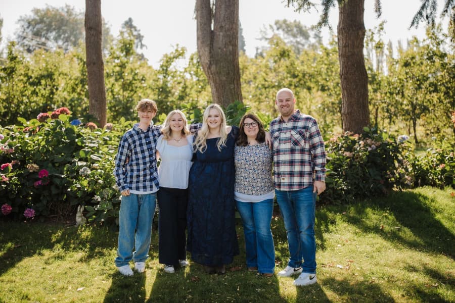 Everett Sales Director Tim Mikesell and family